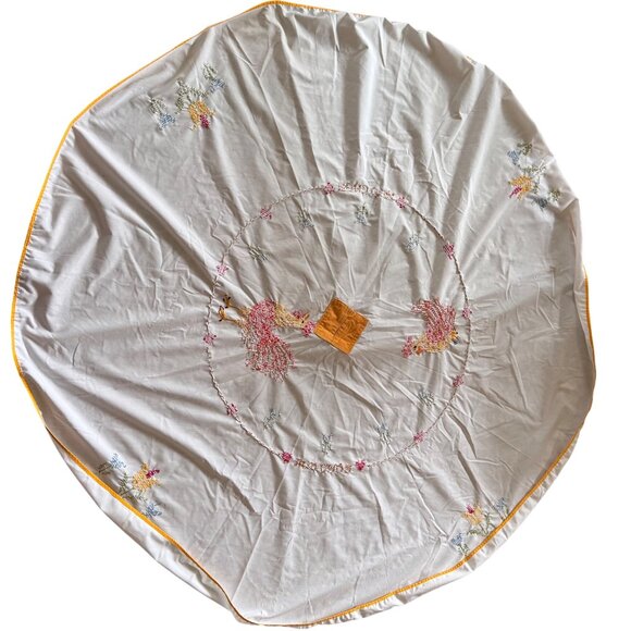 Hand-Embroidered Rooster Floral Tablecloth Patio Table Bonjour 58” Round White - Picture 9 of 12